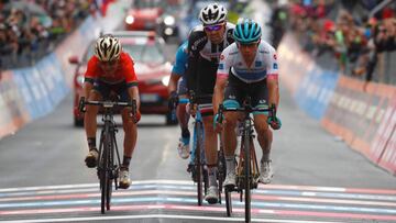 Miguel Ángel López termina segundo en la etapa 15 y entra al top 5 en el Giro de Italia
