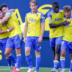 El Cádiz se gusta y golea a un inoperante Huesca