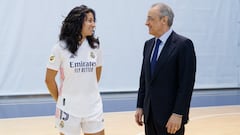 Ivana Andr&eacute;s, capitana del Real Madrid, y Florentino P&eacute;rez, presidente del club blanco. 
