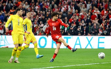 Güler alimenta el sueño turco