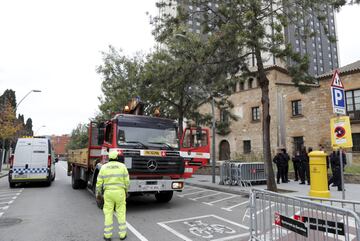 La Ciudad Condal, el hotel de concentración y los alrededores del Camp Nou están blindados por las fuerzas de seguridad para que todo transcurra con normalidad.