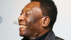Pelé undergoes successful surgery to remove tumour
