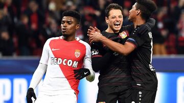 Chicharito y el Bayer tumban al Mónaco y llegan a octavos