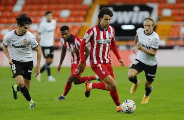 João Félix con el balón.



















