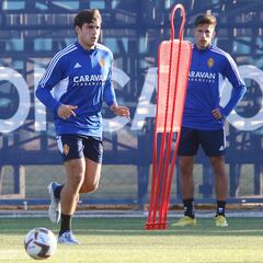 Iván Azón acude al rescate del Real Zaragoza frente al Eibar