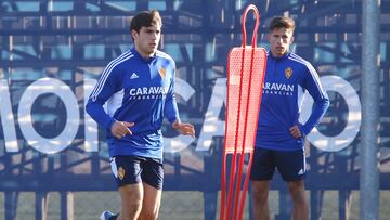 Iván Azón y Giuliano Simeone, durante un entrenamiento del Real Zaragoza.