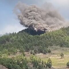 El momento exacto en el que se abre una nueva boca y se dispara la columna de ceniza
