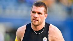 SEATTLE, WASHINGTON - DECEMBER 31: Pittsburgh Steelers linebacker T.J. Watt #90 warms up prior to a game against the Seattle Seahawks at Lumen Field on December 31, 2023 in Seattle, Washington.   Jane Gershovich/Getty Images/AFP (Photo by Jane Gershovich / GETTY IMAGES NORTH AMERICA / Getty Images via AFP)