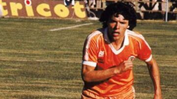 Héctor Ligua Puebla es uno de los mayores ídolos de Cobreloa - ganó seis títulos con los naranjas - y ahí jugó 16 años, tras surgir de Lota. También fue subcampeón de América en el '87.