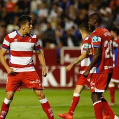 Adrián Ramos pone al Granada a un paso de Primera División