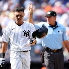 What are Ángel Hernández most controversial calls in his career in the MLB?