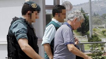 Villar llega a la Federación acompañado por agentes de la Guardia Civil.