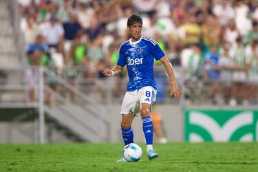 Sergi fue el tercer internacional español en fichar por los ‘Lariani’ en el mercado de fichajes de verano de la temporada 2024/25. El ex capitán blaugrana llegó gratis y con el rol de clave para lograr la permanencia. No obstante, las lesiones le han impedido tener continuidad, perdiéndose 23 partidos la campaña pasada.