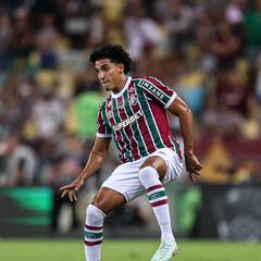 Fuentes asiste, pero Flu cae ante Flamengo en la final de ida