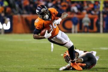 Brandon McManus lograr¨ªa acortar distancias con un field goal de 23 yardas justo antes del descanso y, tambi¨¦n en el primer drive del tercer cuarto, Emmanuel Sanders lograr¨ªa el primer touchdown de los locales despu¨¦s de un pase de 8 yardas. Sanders finalizar¨ªa como segundo m¨¢ximo receptor de los Broncos con 67 yardas en 4 capturas.