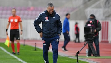 Futbol, Audax Italiano vs Universidad de Chile.
Fecha 17, campeonato Nacional 2024.
El entrenador de Universidad de Chile Gustavo Alvarez es fotografiado durante el partido de primera division contra Audax Italiano disputado en el estadio La Portada en La Serena, Chile.
28/07/2024
Alejandro Pizarro Ubilla/Photosport
Football, Audax Italiano vs Universidad de Chile.
17nd turn, 2024 National Championship.
Universidad de Chile's head coach Gustavo Alvarez is pictured during the first division match against Audax Italiano at the La Portada stadium in La Serena, Chile.
28/07/2024
Alejandro Pizarro Ubilla/Photosport