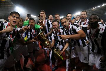 Paulo Dybala, Miralem Pjanic, Mario Mandzukic, Medhi Benatia justo al resto de la plantilla. 