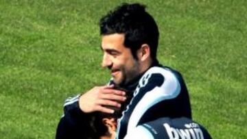 APOYO AL BRASILEÑO. Albiol se ha mostrado muy cercano a Kaká, que tuvo un regreso feliz frente al Zaragoza.