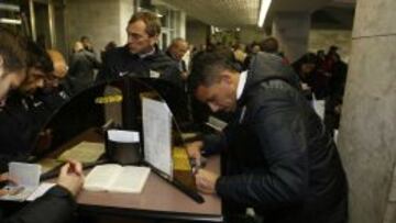 BUROCRACIA. Weligton y Cousillas, nada más aterrizar en Rusia.