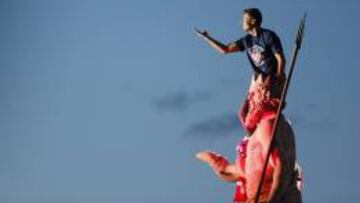 Gabi celebrando un t¨ªtulo del Atl¨¦tico de Madrid en Neptuno.
