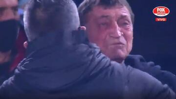 El técnico de Independiente rompió a llorar al vencer en penales después de vivir uno de sus partidos más emotivos en un momento duro en lo personal.
