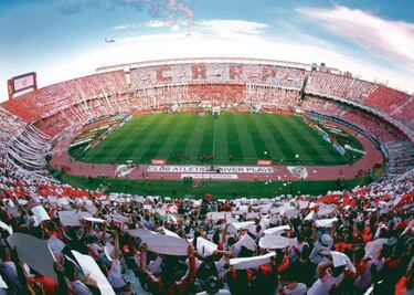 6-year-old River fan Renzo melts the hearts of Argentina