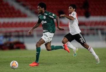 Palmeiras golea a River Plate en el Estadio Libertadores de América y complica la llave para el equipo de Rafael Santos Borré y Jorge Carrascal, quien salió expulsado