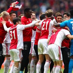 El Ajax gana su Eredivisie número 34 y se la dedican a Nouri