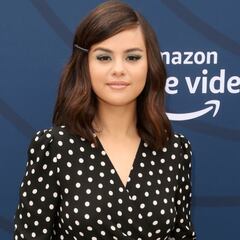 Francia Raísa seemingly shades Selena Gomez and avoids questions about kidney donation