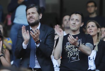 Mateu Alemany y Pablo Longoria, en Mestalla durante la celebración de la Copa.