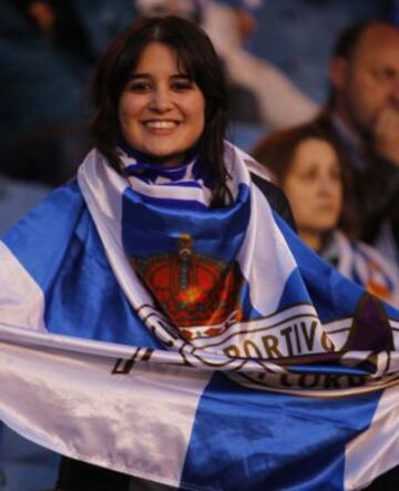 Ambiente en la grada del Estadio de Riazor.