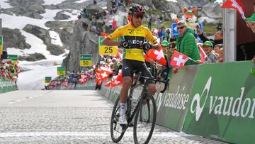 Egan Bernal gan&oacute; la etapa 7 y sigue l&iacute;der del Tour de Suiza.