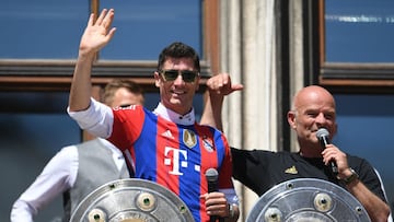 Robert Lewandowski, jugador del Bayern de M&uacute;nich, celebra el t&iacute;tulo de Bundesliga.