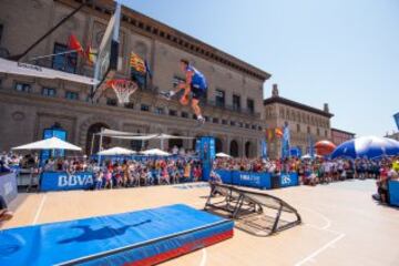 Zaragoza se engalana y disfruta al máximo con el NBA Zone