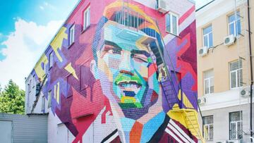 El mural inso¡pirado en Cristiano Ronaldo plasmado en la fachada de un edificio de Kazán, cerca del hotel en el que se concentrará con Portugal al inicio de la Copa Confederaciones