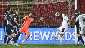 Luka Jovic forz&oacute; la pr&oacute;rroga ante Escocia con este fenomenal testarazo.