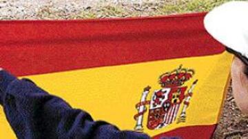 <b>SIEMPRE EN LA POMADA.</B> Carlos Sainz es el segundo piloto más veterano del Mundial tras Auriol, pero eso no le hace perder ni un ápice de su agresividad en los tramos.