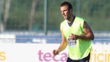<b>UNO MÁS. </b>Carlos Marchena completó ayer su primera sesión de trabajo como jugador del Depor.
