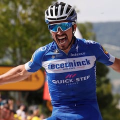Alaphilippe se viste de amarillo con una exhibición colosal