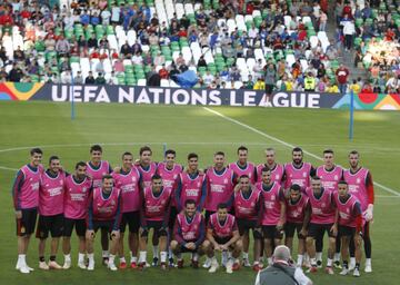 Los jugadores, llevaron petos rosas en solidaridad con la lucha contra el cáncer de mama.