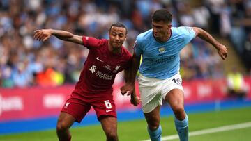 Thiago Alcántara y Rodri durante un partido entre el Liverpool y el Manchester City.