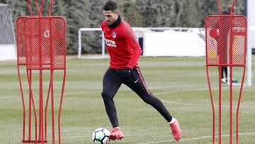 Vitolo, durenta una sesión de entrenamiento con el Atlético.