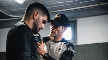 Ilia Topuria y su preparador físico, Aldo Martínez.