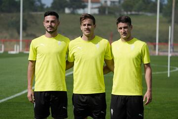 Jesús Bernal, Eric Curbelo y Lander Olaetxea, antes de comenzar el entrenamiento.