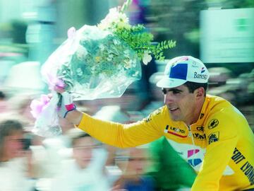 El navarro es uno de los ciclistas más grandes de la historia gracias a una potencia que le valió el apodo de ‘El Extraterrestre’ que le permitió dominar contrarreloj y montaña. Como quien no quiere la cosa, ganó cinco Tours, los mismos que Anquetil, Merckx e Hinault para formar parte del póker de los más grandes del ciclismo. Y eso que pudieron ser seis si hubiera peleado por el maillot amarillo en 1990 cuando era gregario de Perico. Dos Giros, un Mundial contrarreloj, un oro olímpico contrarreloj, dos Paris-Niza, una Dauphiné, el récord de la hora... engrandecen el palmarés de un ciclista que no era humano. Un ciborg.