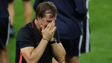 Soccer Football - Europa League - Final - Sevilla v Inter Milan - RheinEnergieStadion, Cologne, Germany - August 21, 2020 Sevilla coach Julen Lopetegui reacts after winning the Europa League Final, as play resumes behind closed doors following the outbrea