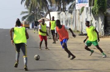 Fútbol en las calles de Liberia 