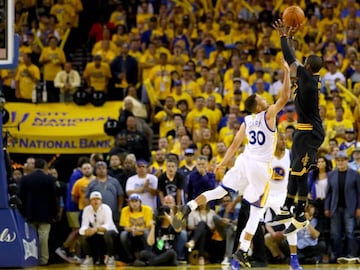 OAKLAND, CA - JUNE 19: Kyrie Irving #2 of the Cleveland Cavaliers shoots a three-point basket late in the fourth quarter against the Golden State Warriors in Game 7 of the 2016 NBA Finals at ORACLE Arena on June 19, 2016 in Oakland, California. NOTE TO USER: User expressly acknowledges and agrees that, by downloading and or using this photograph, User is consenting to the terms and conditions of the Getty Images License Agreement.   Ezra Shaw/Getty Images/AFP
 == FOR NEWSPAPERS, INTERNET, TELCOS &amp; TELEVISION USE ONLY ==