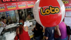 Capitalinos llegan hasta las agencias de juegos de azar, para apostar en el juego Loto que tiene un monto acumulado.
Javier Torres/Aton Chile