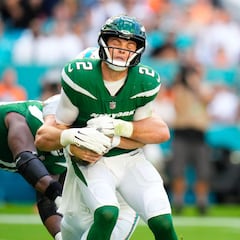 What happened to Zach Wilson and why did the New York Jets create confusion about his injury?